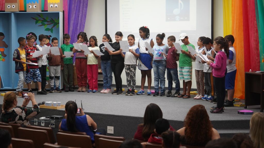 Programação do Felita para alunos da rede municipal de Educação é aberta com música, história e bate-papo